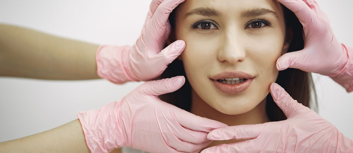 Retrato de mujer, imagen de marca de estética